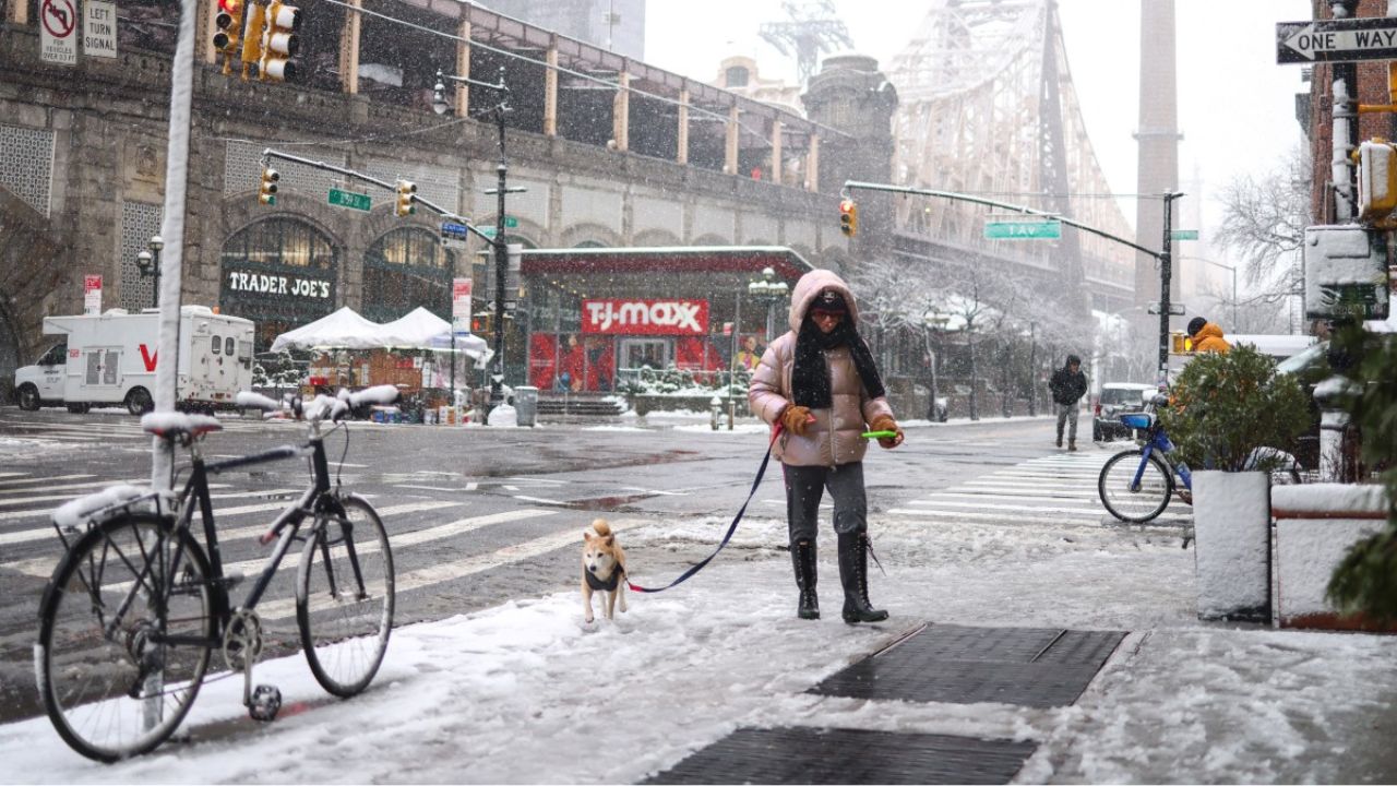 Vuelos-cancelados-y-caos-de-transporte-por-tormenta-de-nieve-en-Nueva-York