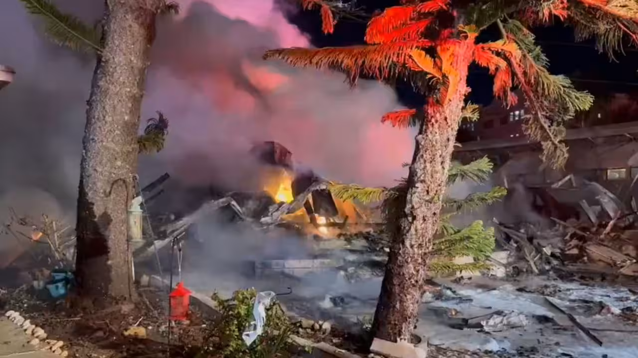 tres-fallecidos-al-estrellarse-una-avioneta-contra-casas-rodantes-en-florida