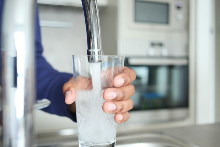 SOMOS AGUA, la organización que transforma $1 peso en 30 litros de agua potable