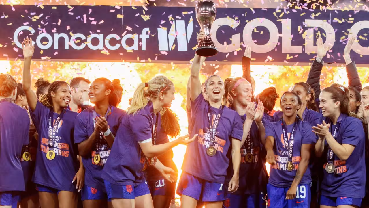 eua-vence-a-brasil-y-conquista-la-primera-copa-oro-del-futbol-femenino
