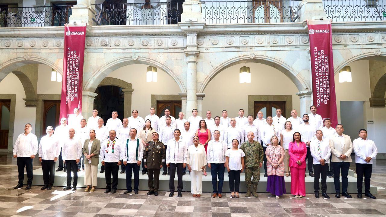 rosa-icela-encabeza-asamblea-de-seguridad-en-oaxaca-con-gobernador-salomon-jara