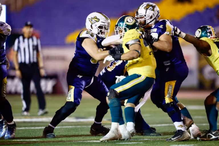 Castigos y errores impidieron a Raptors detener a Caudillos que terminó invicto; cayeron 28-13