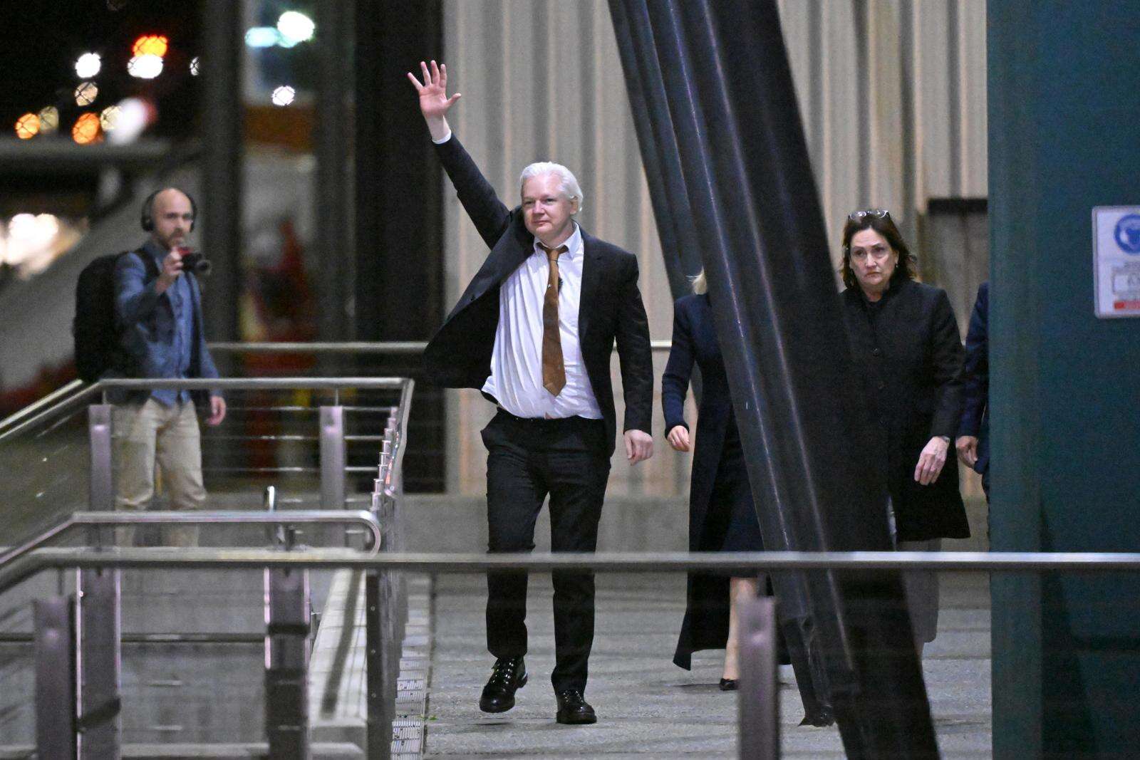 Julian Assange llega a Australia tras formalizar su libertad con la justicia de EE.UU.