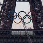 los-anillos-olimpicos-ya-lucen-en-la-torre-eiffel