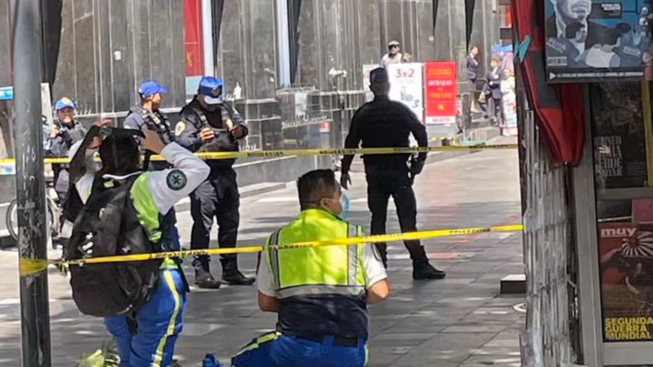 muere-hombre-al-caer-de-sexto-piso-de-edificio-de-sears-frente-a-bellas-artes