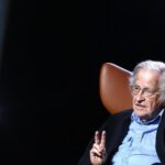 paradojico-noam-chomsky