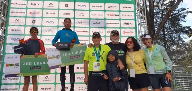 Con gran carrera en la segunda parte Abraham Hernández y Mayra Sánchez ganan la 42 edición de la Carrera del Día del Padre 21k