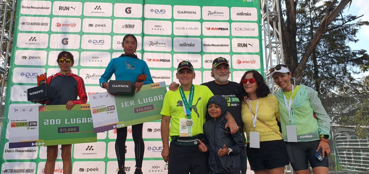 Con gran carrera en la segunda parte Abraham Hernández y Mayra Sánchez ganan la 42 edición de la Carrera del Día del Padre 21k