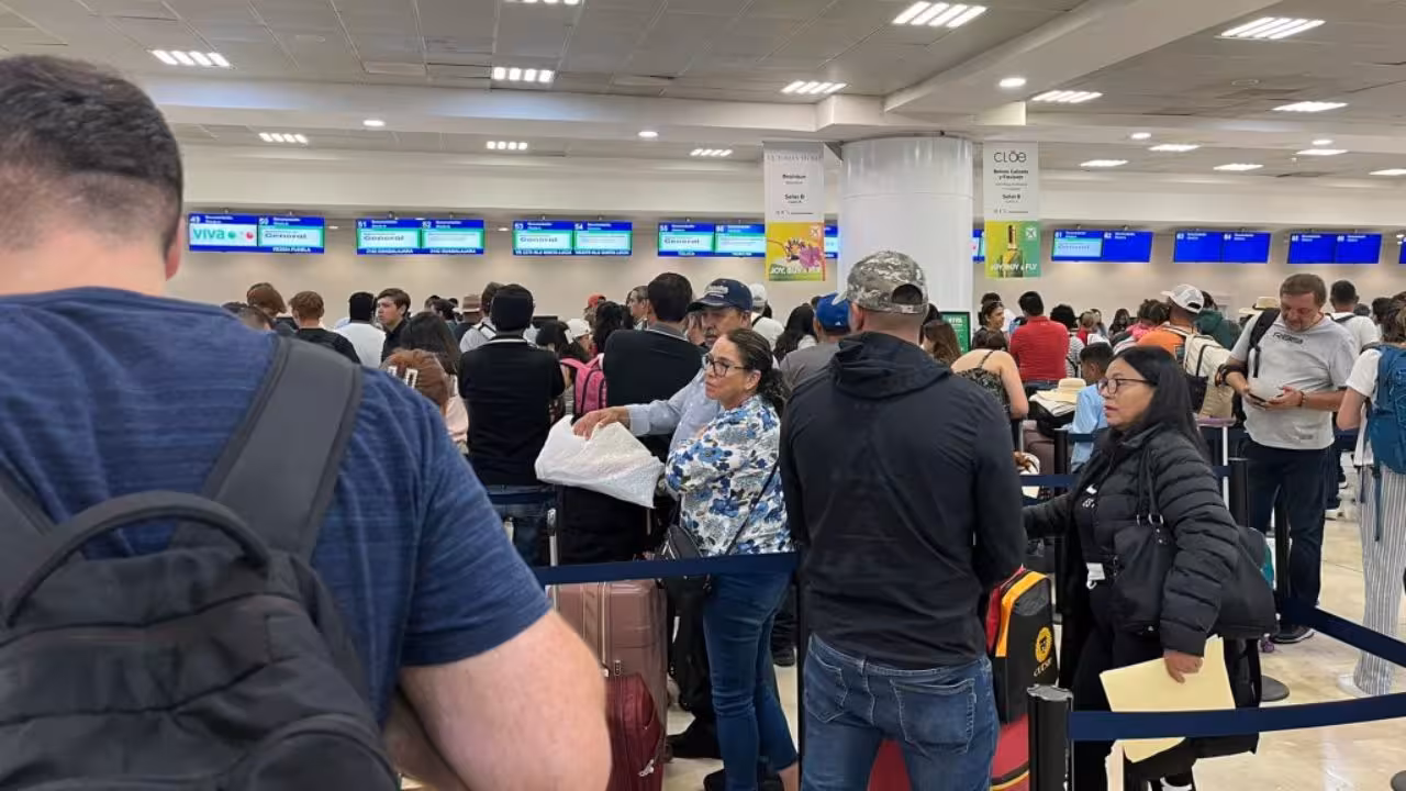 colapsados-aeropuertos-de-mexico-inmoviles-por-fallo-en-sistemas-de-microsoft