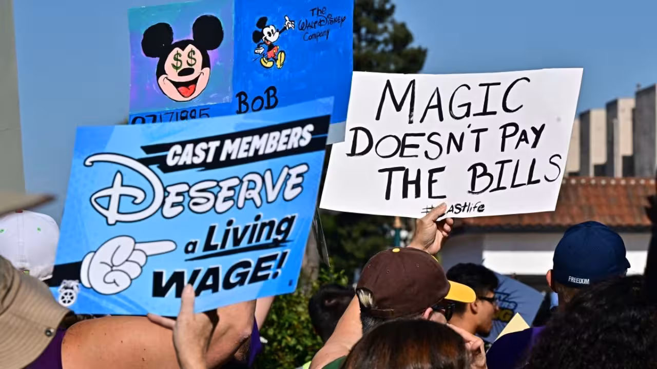 trabajadores-de-disneylandia-amenazan-con-una-huelga-por-sus-salarios