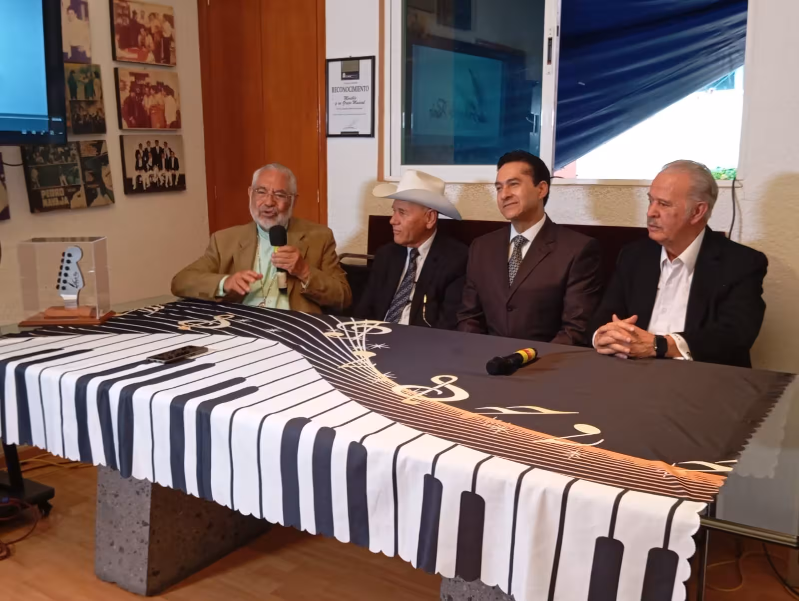 DON GIL FOTO2