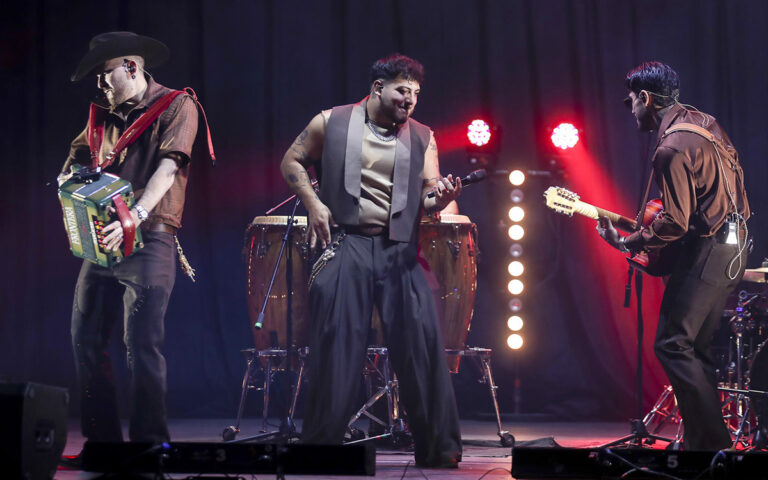 1032ee2de7db4b7f8ac22a518074117c