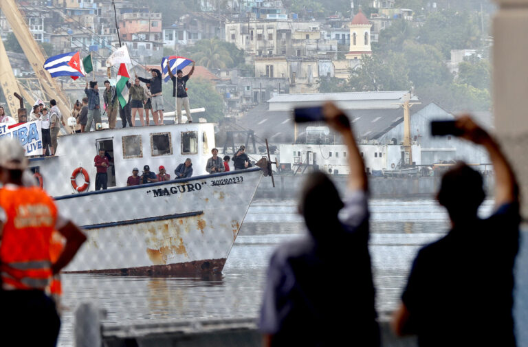 Llega a Cuba el primer barco del Convoy Nuestra América