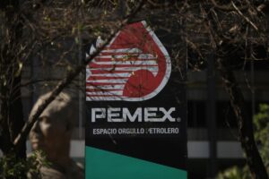 Deuda de Pemex con proveedores peligra operación de MiPymes, advierte patronal mexicana