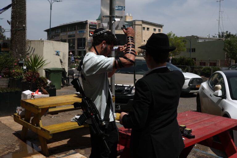 9eb9437b106a41bda3f35d88525d6d94