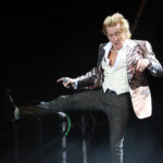 No hay adiós para Rod Stewart, aferrado en Madrid a la eternidad a sus casi 80 años
